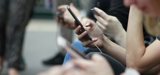 L’impatto dei social media sulla salute mentale e consigli pratici su come tutelarci.